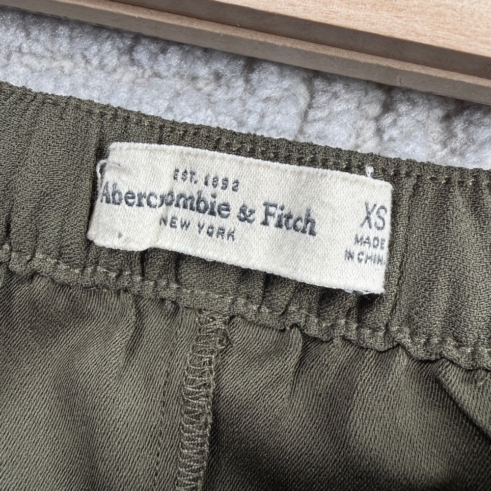 Abercrombie & Fitch Shorts Womens XS Green Utility Cuffed Safari Gorpcore 1F5799 - Picture 8 of 11